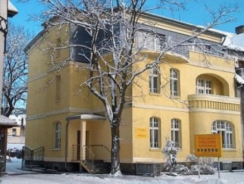Pensjonat - Restauracja Zolty Domek Szczecinek Εξωτερικό φωτογραφία