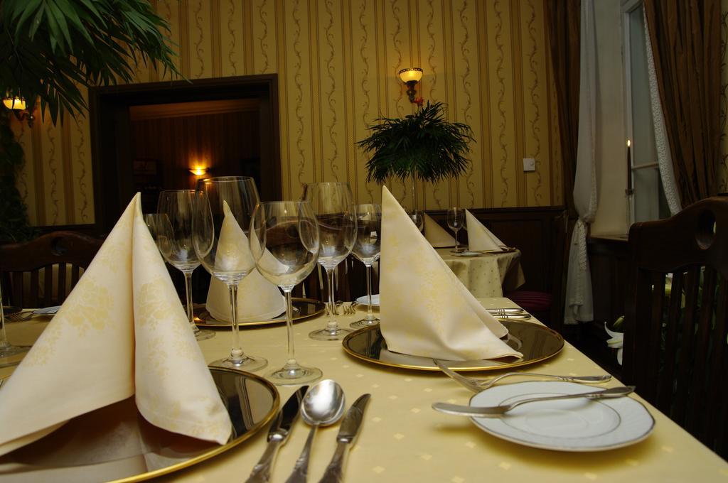 Pensjonat - Restauracja Zolty Domek Szczecinek Εξωτερικό φωτογραφία